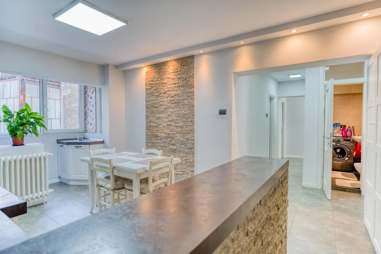 Victoriei Elite Apartments-Free Minibar Bucharest