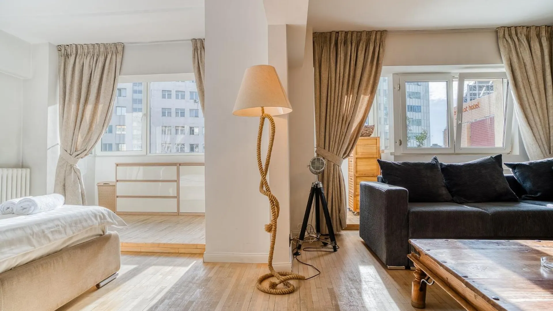 Victoriei Elite Apartments-Free Minibar Bucharest 0*,  Romania